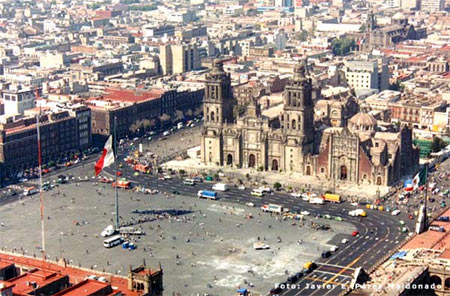 Plaza de la Constitucion ( por Javier E. Perez Maldonado,    www.df.gob.mx )