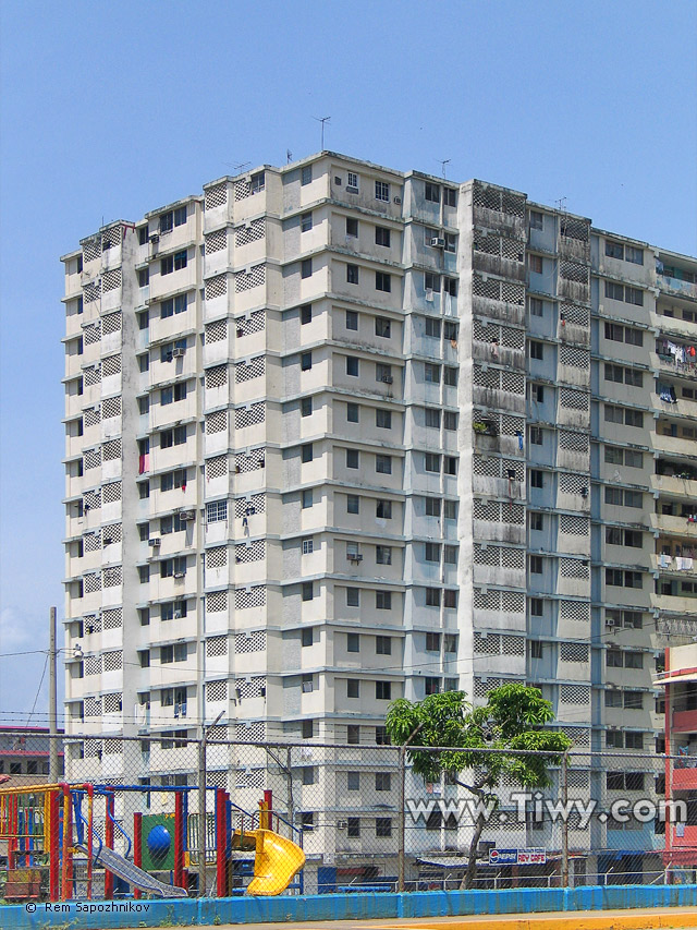 El edificio de muchos pisos es el unico testigo que quedó intacto en la tragedia en Chorrillo