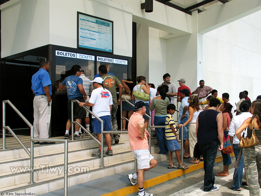 A line of tourists