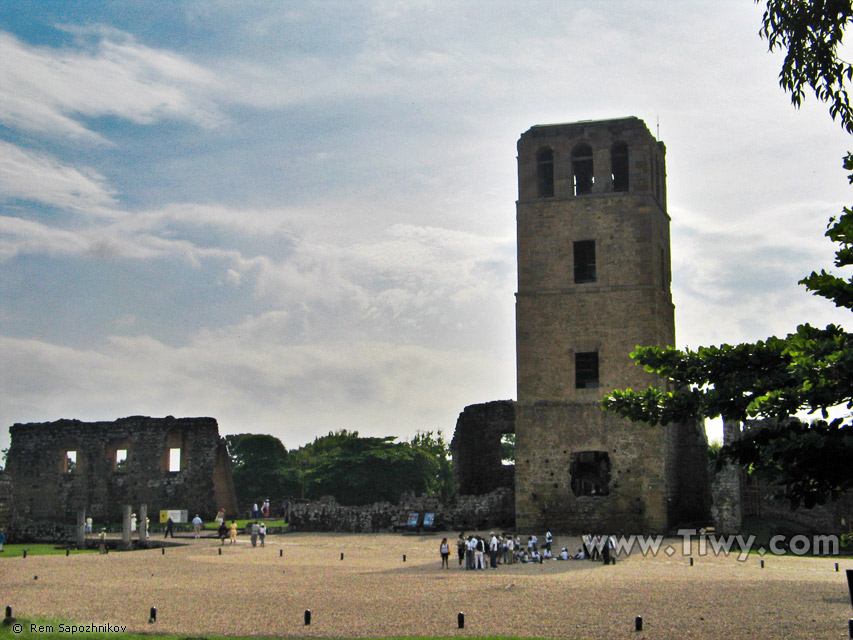 Ruins of the ancient capital (Panama la Vieja)