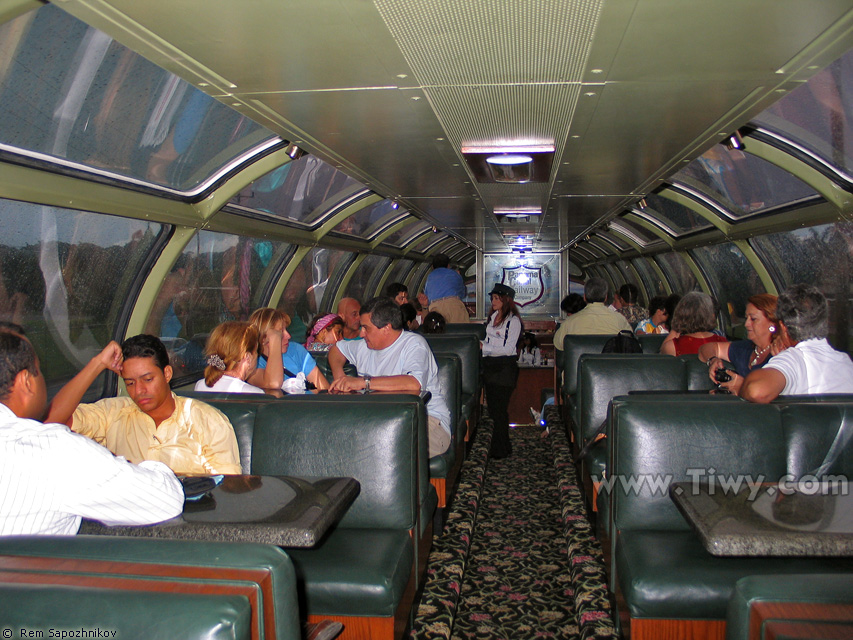 En el vagn comodo es un placer de viajar desde un ocano a otro