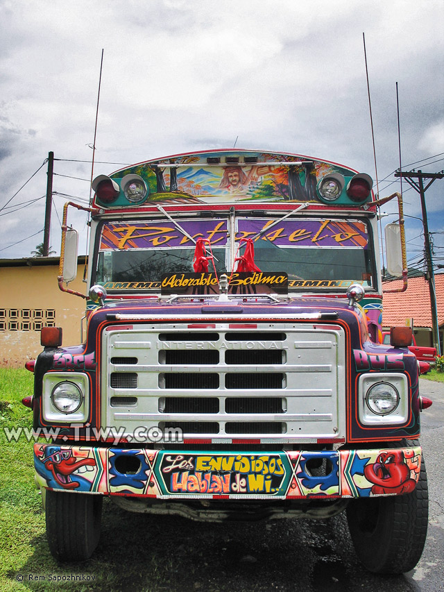 Multicoloured buses of Portobelo