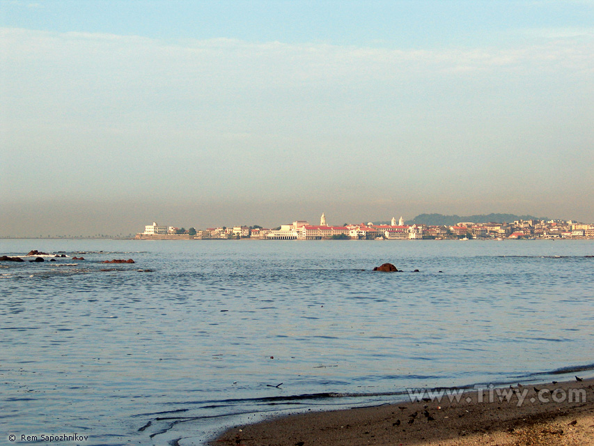 View from avenida Balboa to colonial center of Panama-city