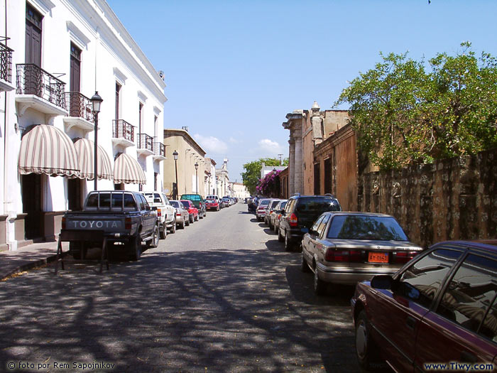 Road to Fortaleza Ozama