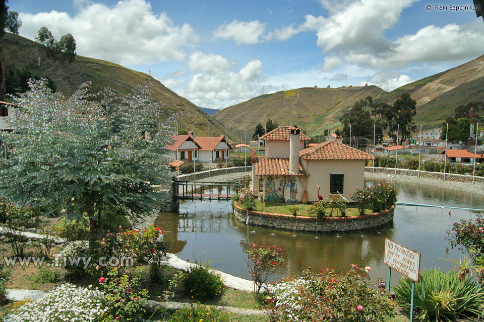 Hotel Parque Turistico Apartaderos at day