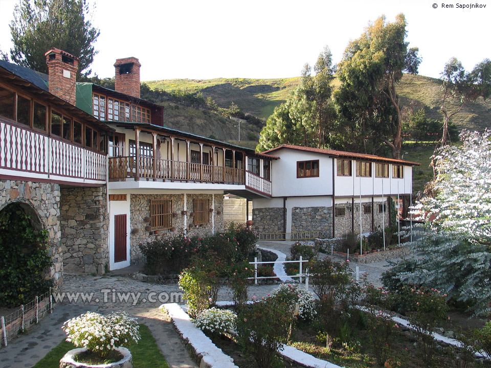 Hotel Parque Turistico Apartaderos at day