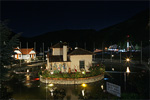 Hotel Parque Turistico Apartaderos at night