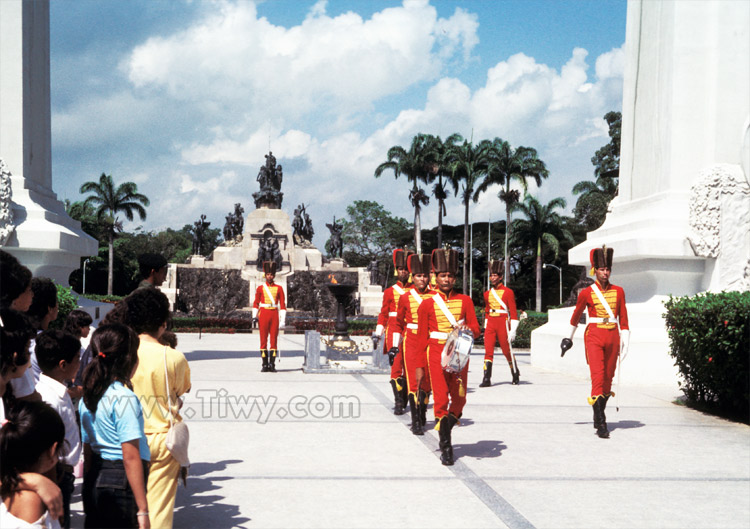 Cambio de guardia a la tumba del Soldado Desconocido. Foto de 1986.