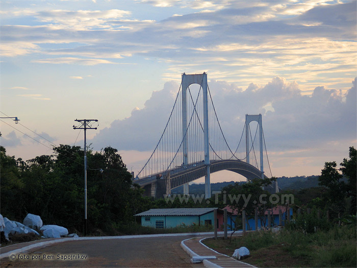 Puente Angostura sobre el rio Orinoco