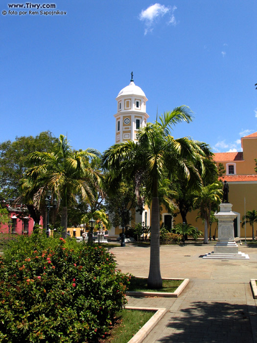 Plaza Bolivar. Catedral. 