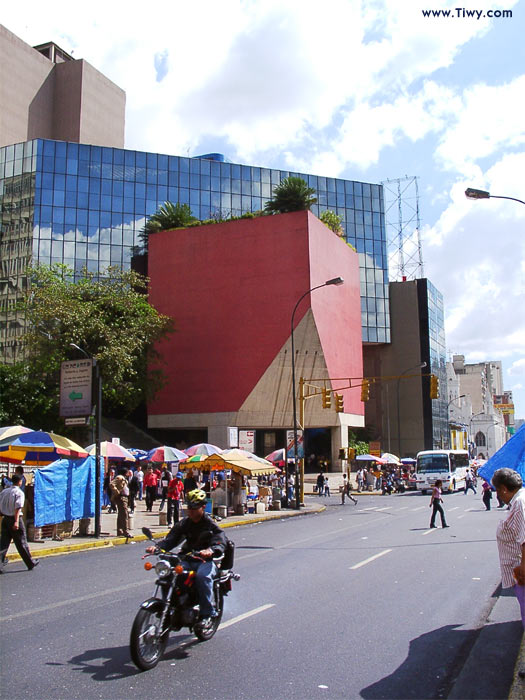 Estacion del metro La Hoyada