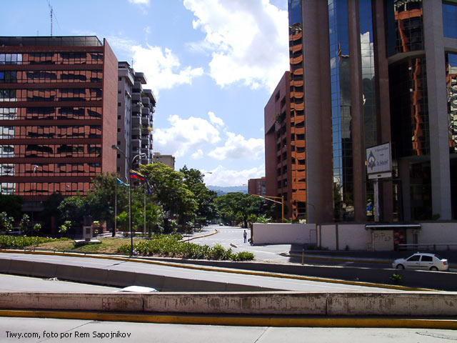 Avenida Francisco de Miranda in the days of the opposition strike