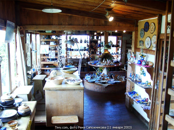 You can buy superb souvenirs in the ceramic shop.