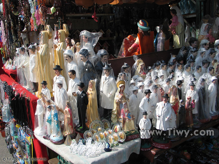 Statues of the doctor Jose Gregorio Hernandez