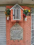 Memorial placard at the corner of Amadores