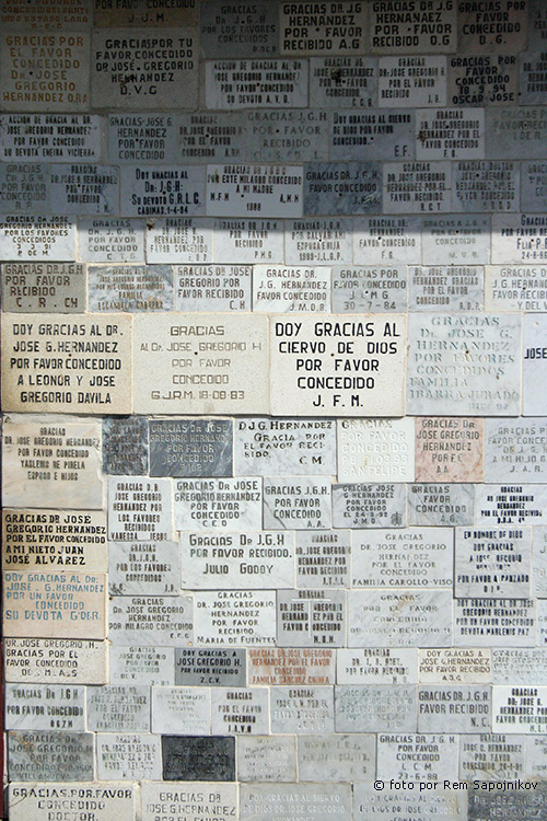 Placards with gratitude to the saint doctor Jose Gregorio Hernandez