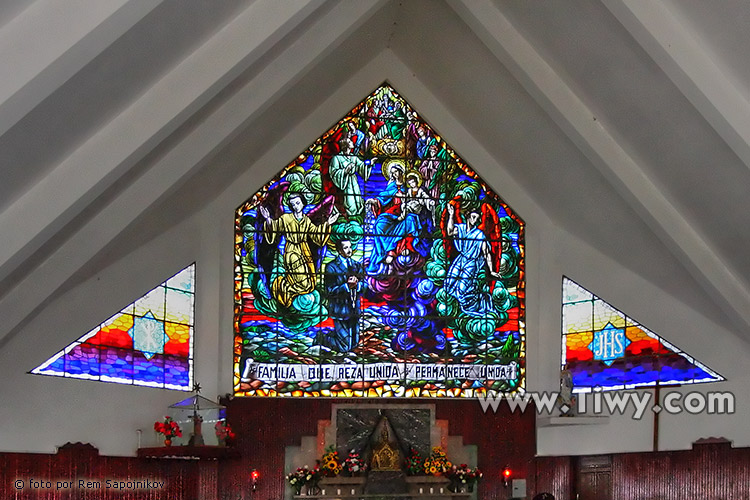 Vitrales dentro de la iglesia en el Santuario de Jos Gregorio Hernndez