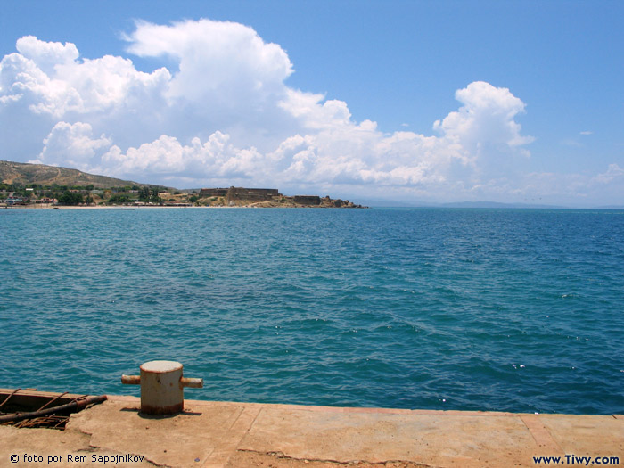 The unique blueness of the sea and sky in Araya