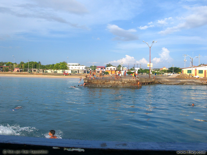 The ferry to Araya is evident to work in the old way but is still reliable. 