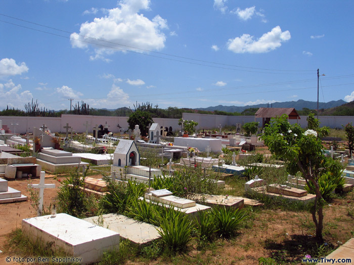 The most secluded cemetery is situated in Araya. 