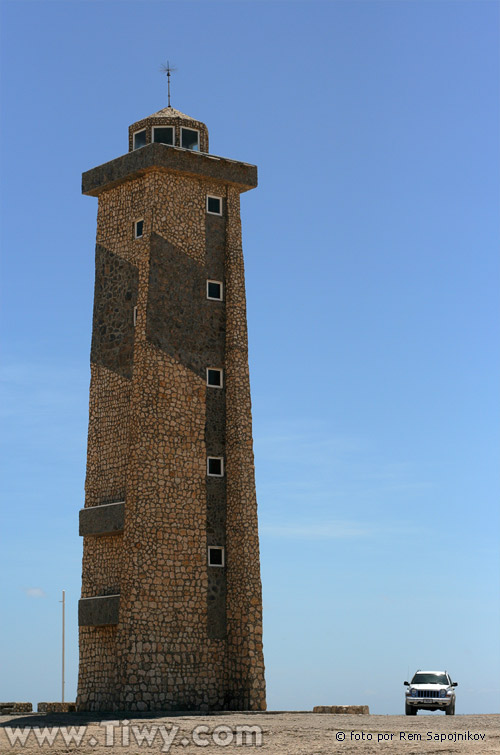 El faro San Romn